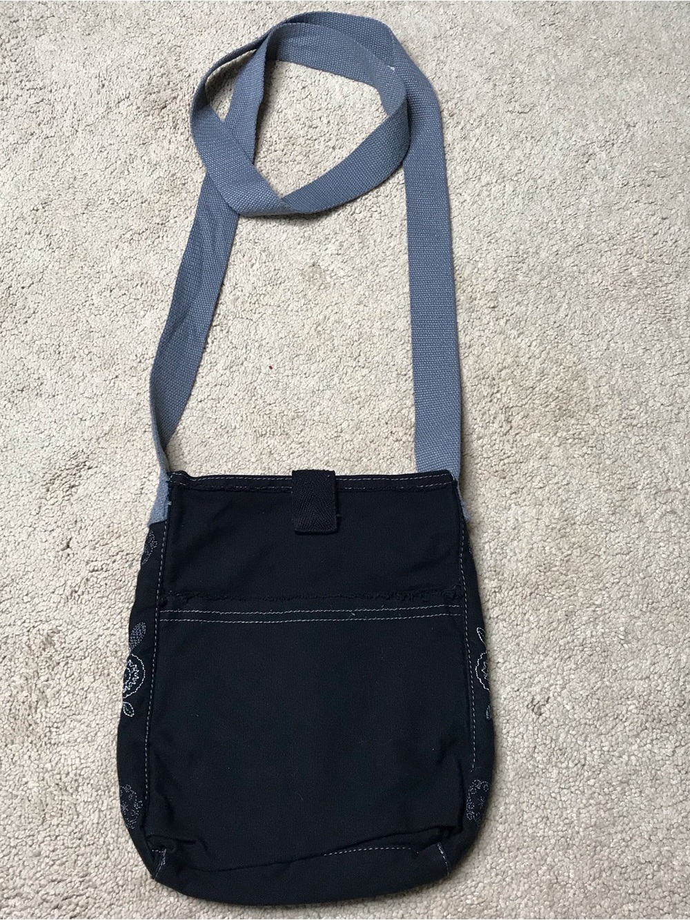 Thirty-One Retro Metro Black Crossbody Shoulder Bag with Gray Strap